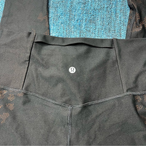 Lululemon Mapped Out High Rise Leggings in Black Brick Camo 28" - Picture 4 of 8